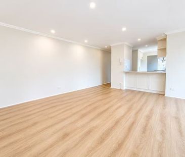 Newly Renovated & Spacious Two-Bedroom Unit - Walk to Eastwood Station - Photo 2