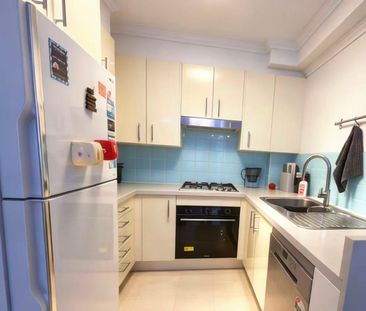 Modern North-Facing Apartment with Study for Rent - Photo 4