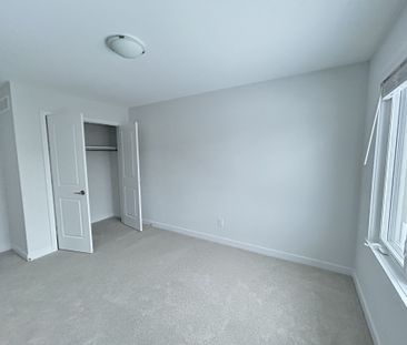 For Lease - 383 Mango Street, Blossom Park - Airport and Area, Ontario - Photo 5