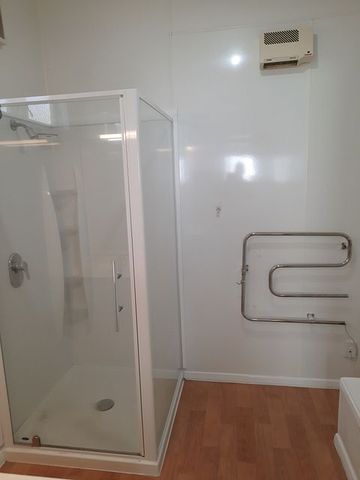 Tidy 4 Bedroom home plus free weeks rent - Photo 4