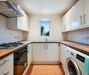 4 bedroom terraced house to rent - Photo 1