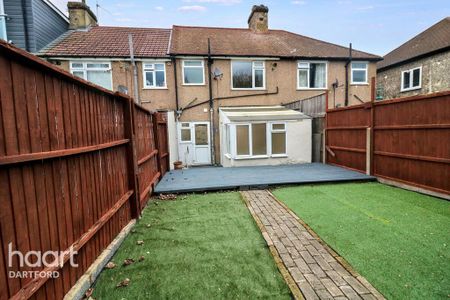 3 bedroom semi-detached house to rent - Photo 4