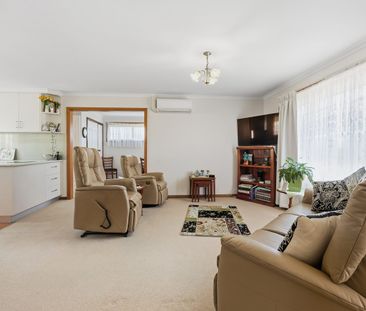 A Charming Unit in a Premium Riverside Pocket - Photo 2