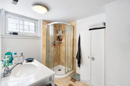 Detached Home For Lease | E8332698 - Photo 2
