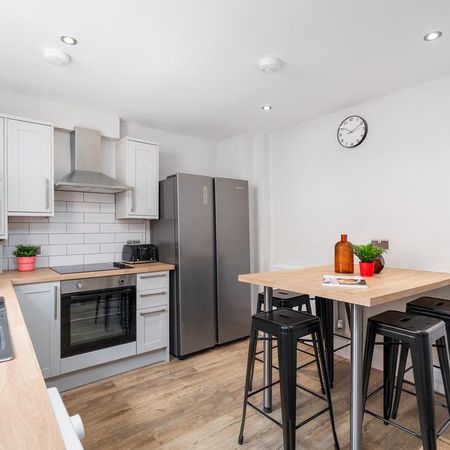 4 bedroom flat share to rent - Photo 3