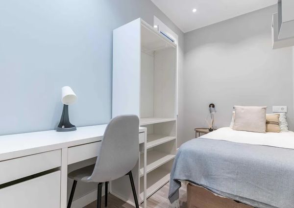 Carrer de Prats de Molló, Barcelona, Catalonia 08021