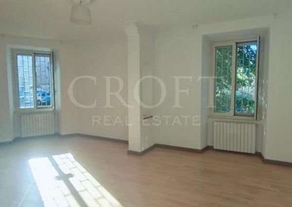 Monteverde Vecchio: Modern 2 bedroom, 2 bath, large living room, separate kitchen. Bright, silent, parquet floors, situated in lovely period building, excellent area, near park. Ref. 2364.