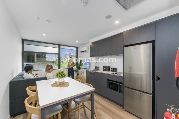 4 Bedroom Apartment - Photo 1