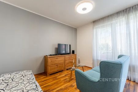 Pronájem bytu 1+kk s terasou a zahradou, Praha-Uhříněves - Photo 2