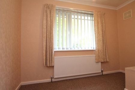 3 bedroom semi-detached house to rent - Photo 3