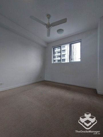 One Bedroom Comfy Apartment in the South Brisbane! - Photo 3