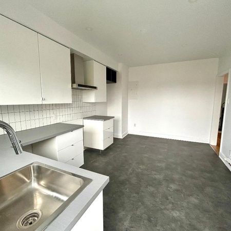 Grand 4 1/2 contemporain au 2e étage d’un triplex à louer - Photo 3