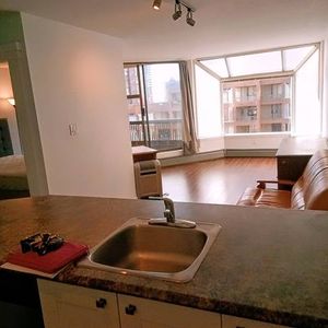 Prime Yaletown location, close to beach, available now - Photo 2