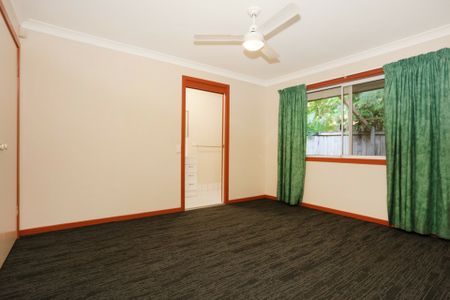 HOME IN GREAT LOCATION WITH DOUBLE SIDE GATE ACCESS - Photo 2