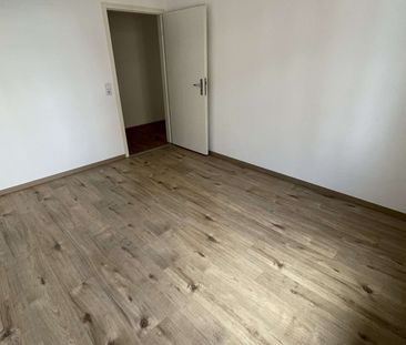 1. OG/ großes Wohnzimmer + Balkon / Stellplatz mögl. ! - Foto 1