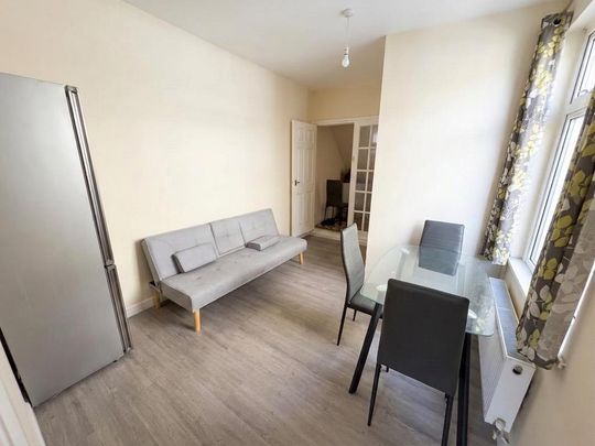 4 bedroom terraced house to rent - Photo 1
