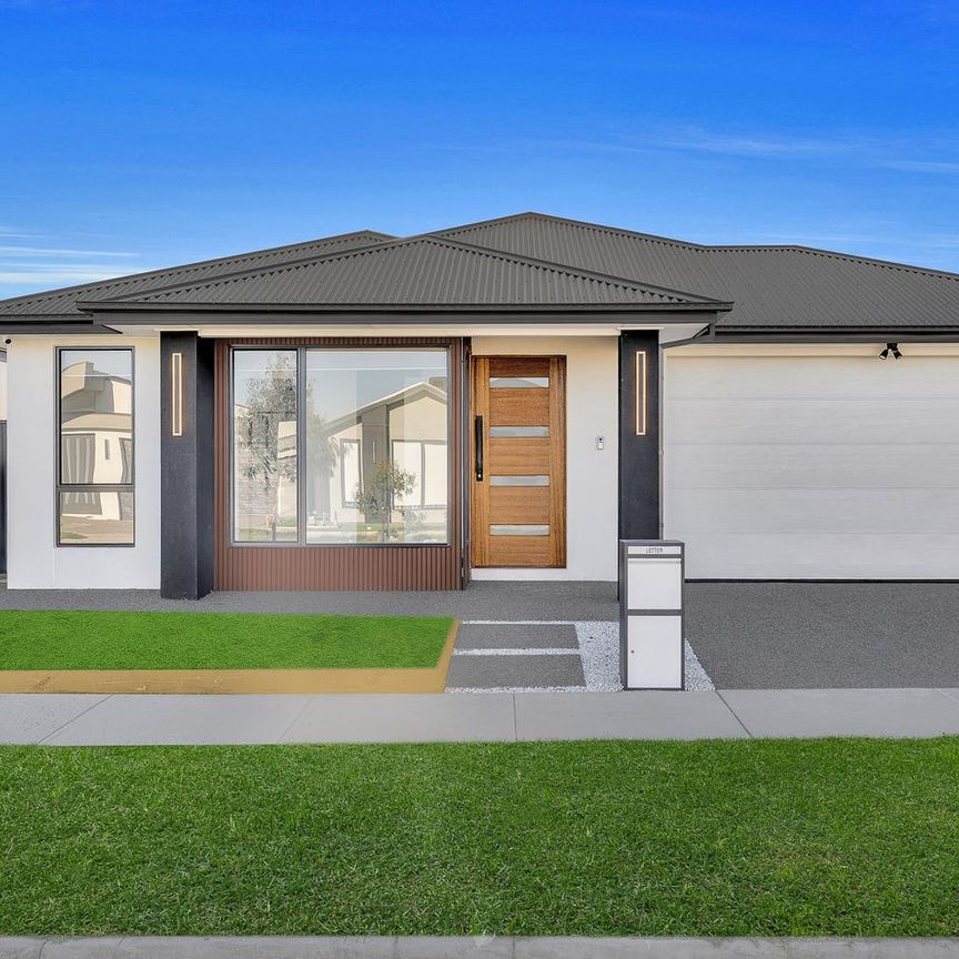 Brand New with 2 Ensuites ! - Photo 1