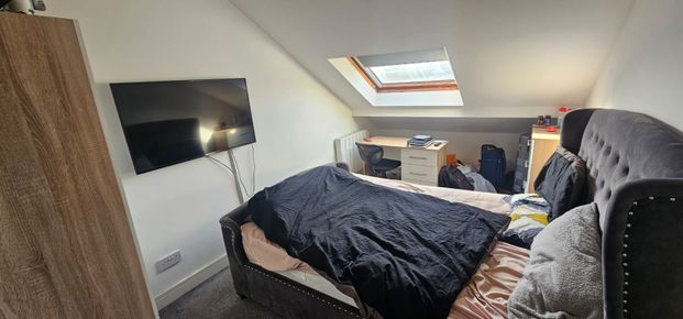 2 Bed - (F1) 78A Burley Road, Burley, LEEDS - LS3 1JP - Student - Photo 1