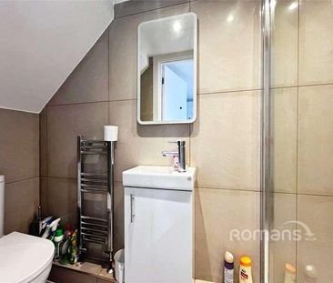 Woburn Avenue, Farnborough, GU14 - Photo 6