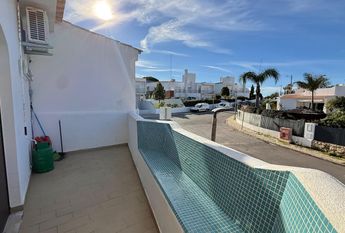 Excellent 1 bedroom flat with generous areas well located in Albufeira.