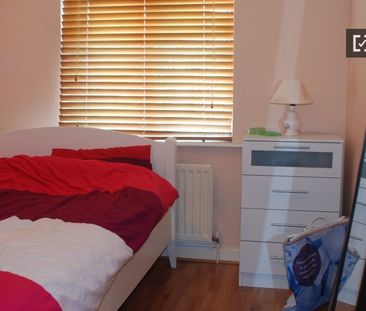 Decorated room in shared apartment in Donaghmede, Dublin - Photo 5