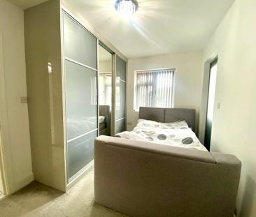 5 bedroom semi-detached house to rent - Photo 6