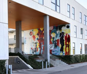 Rummelig 3-værelses lejlighed med altan, med udsigt til vand og str... - Photo 6