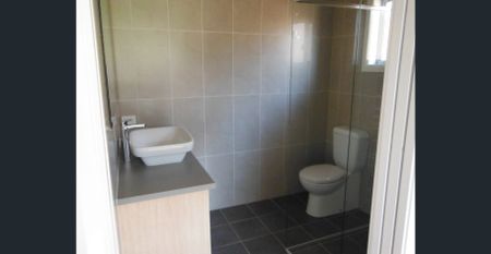 Four bedroom free standing duplex - Photo 5