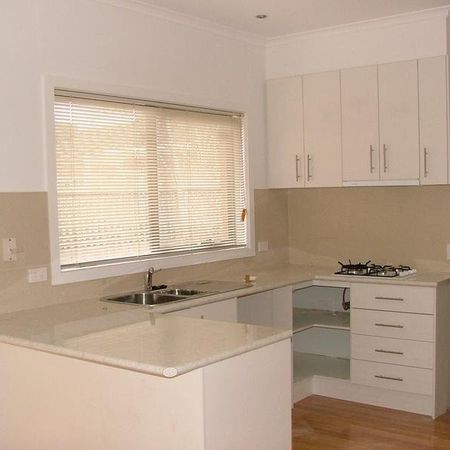 Large Townhouse - Quiet Area - Photo 3