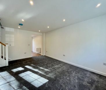 Morris Street, Hook, Hook, RG27 - Photo 1