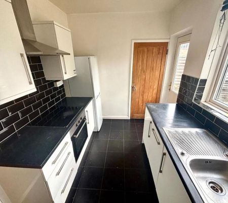 2 bedroom terraced house to rent - Photo 4