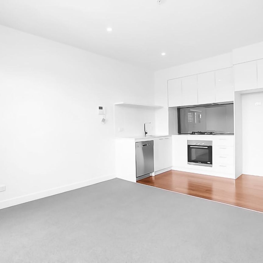 Beautiful and bright in Brunswick West - Photo 1