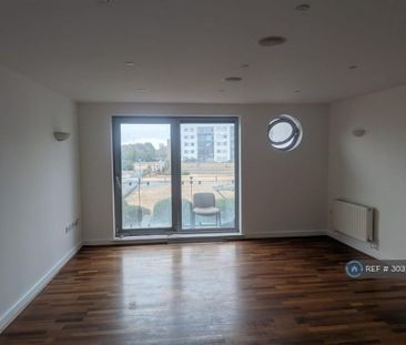 3 bedroom flat to rent - Photo 6