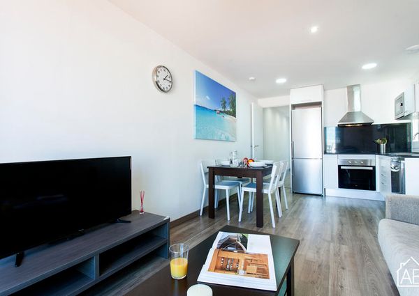 Stylish 2-bedroom Apartment with a Private Terrace in Poble Sec