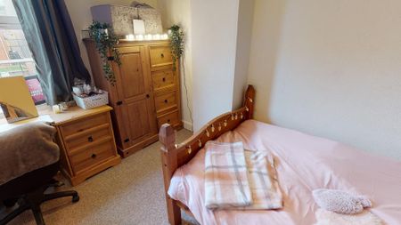 4 bedroom terraced house to rent - Photo 2