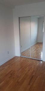 APPARTEMENT 4-1/2 - 2 CHAMBRES - INTERNET/CABLE/STATIONNEMENT - Photo 3