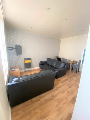 Royal Park Grove, Hyde Park, Leeds, LS6 1HQ - Photo 1