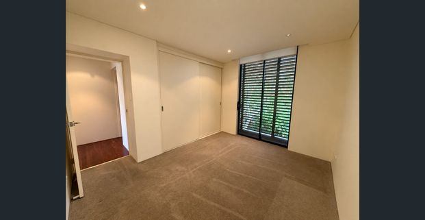Stylish One Bedroom Apartment in the Heart of Redfern - Photo 1