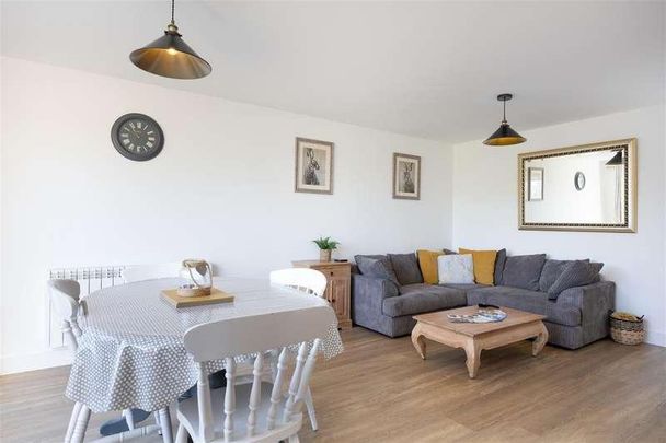 Lansdown Gardens, Chillerton, Newport, PO30 - Photo 1