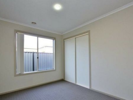 20 Billabong Crescent, Tarneit VIC, Belconnen - Photo 5