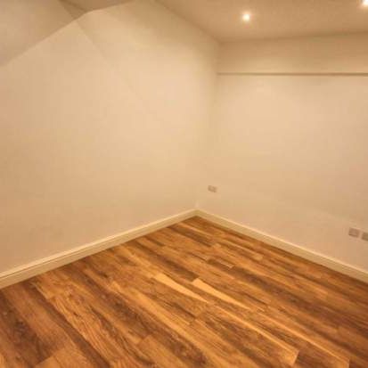 2 bedroom property to rent in Stockport - Photo 1