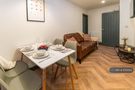 1 bedroom in a house share to rent - Photo 3