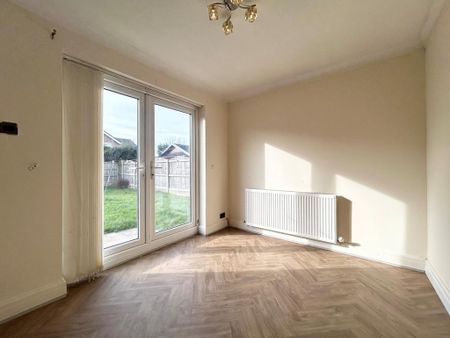 3 bedroom detached house to rent - Photo 2