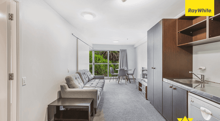 Stunning 2 Bedroom in City - Photo 2