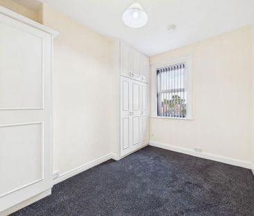 4 bedroom end of terrace house to rent - Photo 5