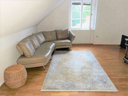 Sonnige 2-Zimmer-Dachgeschosswohnung mit Grünblick, Terrasse & Kachelofen – 47 m² in Leoben-Zentrum - Foto 3