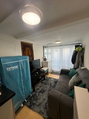 Studio Flat, Burnley Road, NW10 - Photo 1