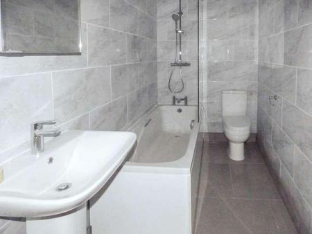 Neville Court, Stratford-upon-avon, CV37 - Photo 2