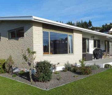 Immaculately Presented - Photo 2