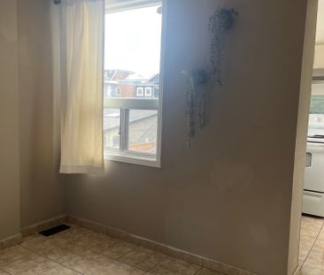 For Lease - 194 Westmount Avenue Unit# 2nd floor, Toronto, Ontario - Photo 4